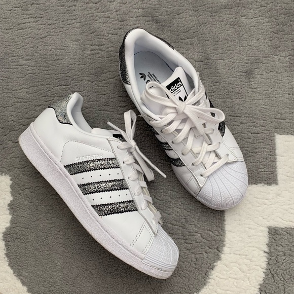 adidas shoes with silver stripes